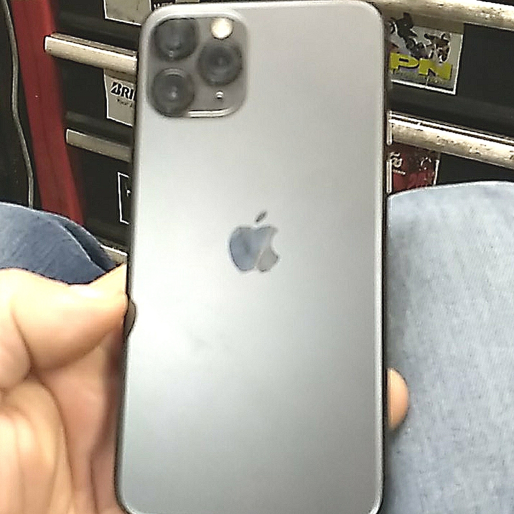 I phone 12 pro. Screen is flawless